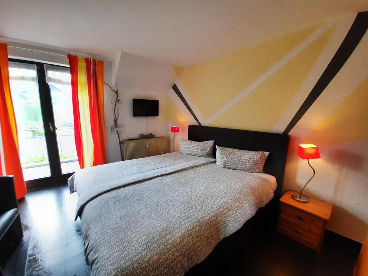 Gaestehaus Moselblick Trittenheim Esterno foto